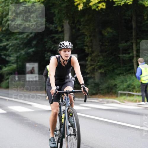 14.09.2025 - Stadtparktriathlon Michael Burmester http://msf.ph/oto/8909756 14.09.2025 10:17:11 Radfahren 525, 551, 630, 660 meine-sportfotos.de