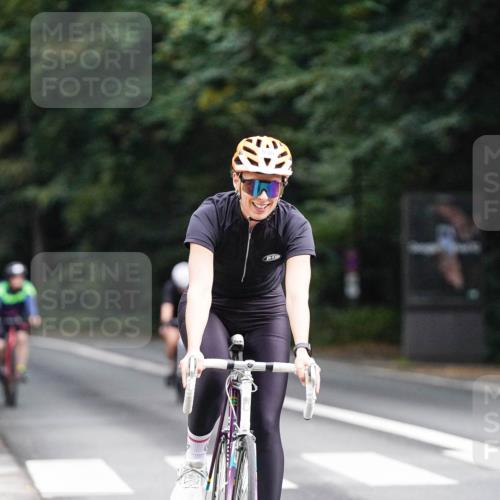 14.09.2025 - Stadtparktriathlon Michael Burmester http://msf.ph/oto/8909761 14.09.2025 10:19:13 Radfahren 530, 581, 651, 665, 693, 695 meine-sportfotos.de