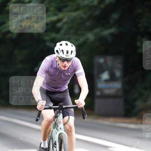 14.09.2025 - Stadtparktriathlon Michael Burmester http://msf.ph/oto/8909779 14.09.2025 10:19:50 Radfahren 563, 633 meine-sportfotos.de