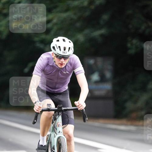 14.09.2025 - Stadtparktriathlon Michael Burmester http://msf.ph/oto/8909780 14.09.2025 10:19:50 Radfahren 563, 633 meine-sportfotos.de