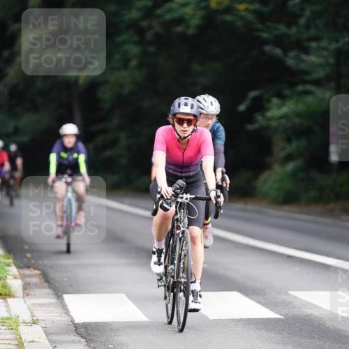 14.09.2025 - Stadtparktriathlon Michael Burmester http://msf.ph/oto/8909792 14.09.2025 10:20:10 Radfahren 539, 592, 611, 632, 661, 677, 687 meine-sportfotos.de