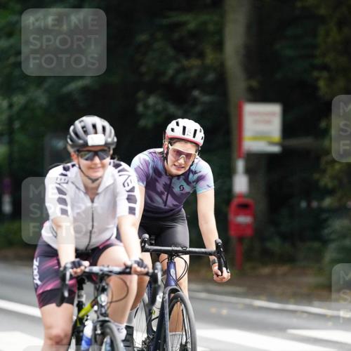 14.09.2025 - Stadtparktriathlon Michael Burmester http://msf.ph/oto/8909835 14.09.2025 10:20:59 Radfahren 515, 619, 637, 694, 720 meine-sportfotos.de
