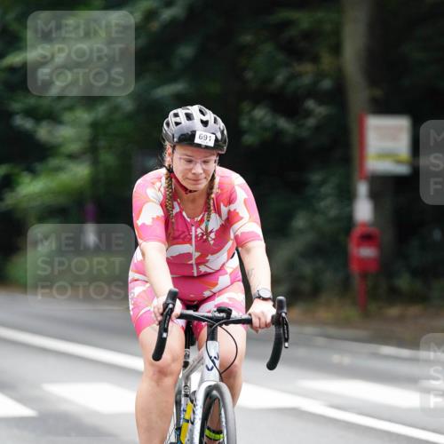 14.09.2025 - Stadtparktriathlon Michael Burmester http://msf.ph/oto/8909858 14.09.2025 10:21:40 Radfahren 528, 531, 562, 570, 657, 691 meine-sportfotos.de
