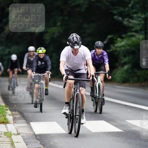 14.09.2025 - Stadtparktriathlon Michael Burmester http://msf.ph/oto/8909865 14.09.2025 10:21:49 Radfahren 531, 562, 586, 639, 697, 712, 714 meine-sportfotos.de
