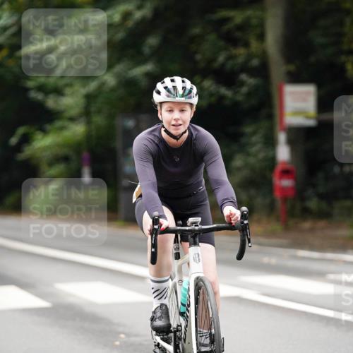 14.09.2025 - Stadtparktriathlon Michael Burmester http://msf.ph/oto/8909892 14.09.2025 10:22:24 Radfahren 546, 700, 704, 708 meine-sportfotos.de