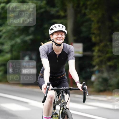 14.09.2025 - Stadtparktriathlon Michael Burmester http://msf.ph/oto/8909900 14.09.2025 10:22:40 Radfahren 526, 541, 553, 568, 584, 590 meine-sportfotos.de
