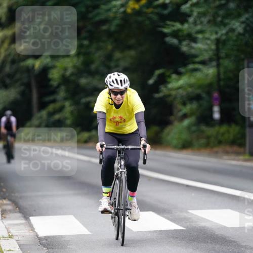 14.09.2025 - Stadtparktriathlon Michael Burmester http://msf.ph/oto/8909922 14.09.2025 10:23:04 Radfahren 556, 604, 650, 654 meine-sportfotos.de