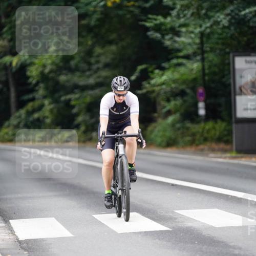 14.09.2025 - Stadtparktriathlon Michael Burmester http://msf.ph/oto/8909924 14.09.2025 10:23:09 Radfahren 604, 650 meine-sportfotos.de