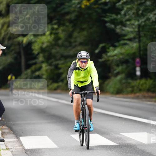 14.09.2025 - Stadtparktriathlon Michael Burmester http://msf.ph/oto/8909954 14.09.2025 10:23:48 Radfahren 621, 698 meine-sportfotos.de