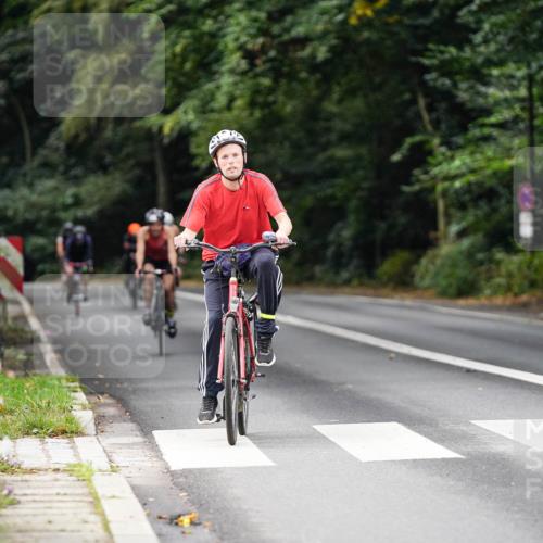 14.09.2025 - Stadtparktriathlon Michael Burmester http://msf.ph/oto/8909967 14.09.2025 10:24:33 Radfahren 537, 550, 551, 558, 614, 681, 701 meine-sportfotos.de
