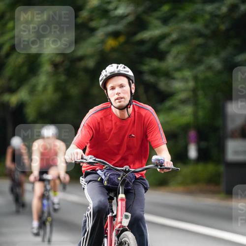14.09.2025 - Stadtparktriathlon Michael Burmester http://msf.ph/oto/8909969 14.09.2025 10:24:35 Radfahren 537, 551, 558, 614, 681, 683, 701 meine-sportfotos.de