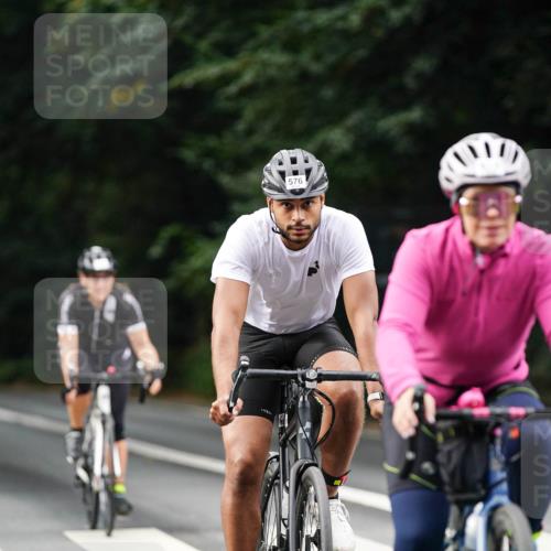 14.09.2025 - Stadtparktriathlon Michael Burmester http://msf.ph/oto/8910000 14.09.2025 10:25:15 Radfahren 571, 576, 660, 671 meine-sportfotos.de