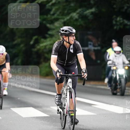 14.09.2025 - Stadtparktriathlon Michael Burmester http://msf.ph/oto/8910001 14.09.2025 10:25:16 Radfahren 571, 576, 660, 671 meine-sportfotos.de