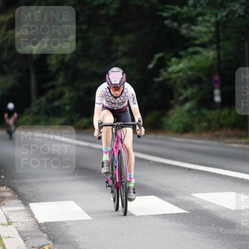 14.09.2025 - Stadtparktriathlon Michael Burmester http://msf.ph/oto/8910037 14.09.2025 10:26:22 Radfahren 695 meine-sportfotos.de