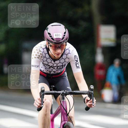 14.09.2025 - Stadtparktriathlon Michael Burmester http://msf.ph/oto/8910039 14.09.2025 10:26:23 Radfahren 665, 695 meine-sportfotos.de