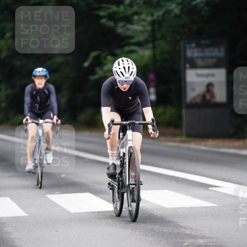 14.09.2025 - Stadtparktriathlon Michael Burmester http://msf.ph/oto/8910040 14.09.2025 10:26:30 Radfahren 561, 664, 665, 692 meine-sportfotos.de