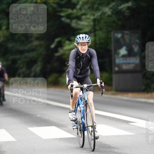 14.09.2025 - Stadtparktriathlon Michael Burmester http://msf.ph/oto/8910042 14.09.2025 10:26:31 Radfahren 561, 664, 665, 692 meine-sportfotos.de
