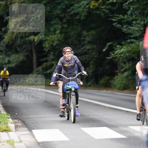 14.09.2025 - Stadtparktriathlon Michael Burmester http://msf.ph/oto/8910049 14.09.2025 10:26:38 Radfahren 561, 588, 641, 664, 692 meine-sportfotos.de