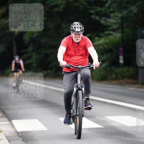 14.09.2025 - Stadtparktriathlon Michael Burmester http://msf.ph/oto/8910096 14.09.2025 10:27:45 Radfahren 518, 598 meine-sportfotos.de