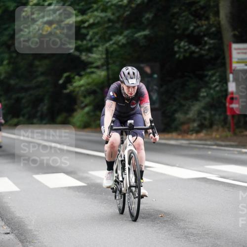 14.09.2025 - Stadtparktriathlon Michael Burmester http://msf.ph/oto/8910116 14.09.2025 10:28:28 Radfahren 529, 667 meine-sportfotos.de