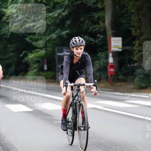14.09.2025 - Stadtparktriathlon Michael Burmester http://msf.ph/oto/8910133 14.09.2025 10:28:57 Radfahren 581, 611, 632, 694, 702, 721 meine-sportfotos.de