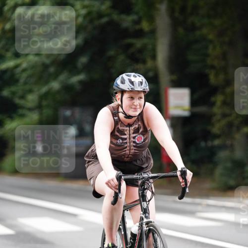 14.09.2025 - Stadtparktriathlon Michael Burmester http://msf.ph/oto/8910139 14.09.2025 10:29:05 Radfahren 532, 565, 581, 655, 688, 702, 721 meine-sportfotos.de