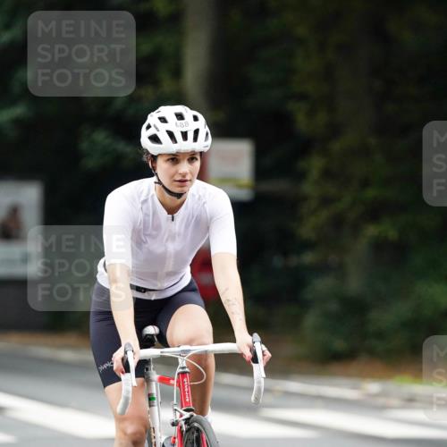 14.09.2025 - Stadtparktriathlon Michael Burmester http://msf.ph/oto/8910144 14.09.2025 10:29:12 Radfahren 532, 565, 643, 655, 685, 688 meine-sportfotos.de