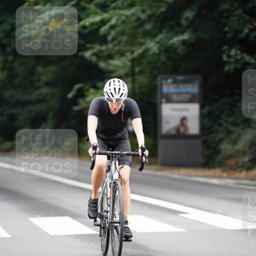 14.09.2025 - Stadtparktriathlon Michael Burmester http://msf.ph/oto/8910147 14.09.2025 10:29:17 Radfahren 532, 643, 685, 688, 717 meine-sportfotos.de