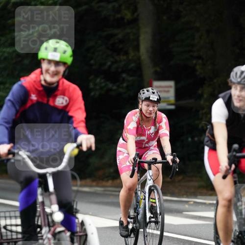 14.09.2025 - Stadtparktriathlon Michael Burmester http://msf.ph/oto/8910155 14.09.2025 10:29:36 Radfahren 566, 582, 648, 691 meine-sportfotos.de