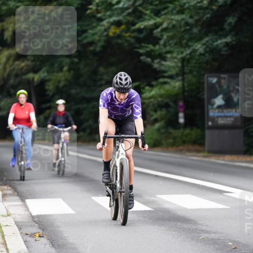 14.09.2025 - Stadtparktriathlon Michael Burmester http://msf.ph/oto/8910158 14.09.2025 10:29:48 Radfahren 602, 639, 682 meine-sportfotos.de