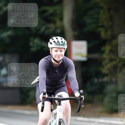 14.09.2025 - Stadtparktriathlon Michael Burmester http://msf.ph/oto/8910174 14.09.2025 10:30:25 Radfahren 586, 620, 645, 699, 700, 704 meine-sportfotos.de