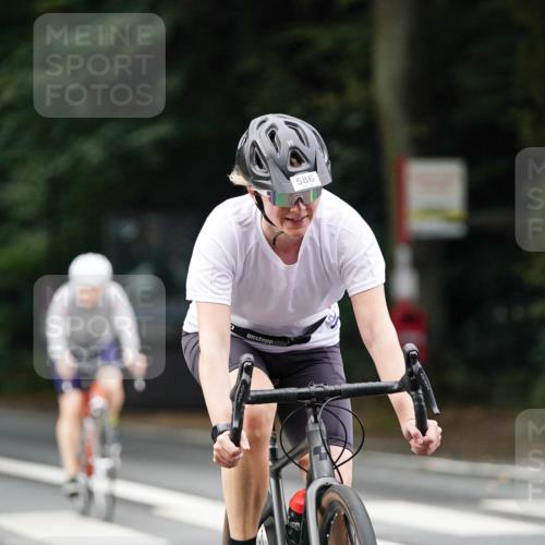 14.09.2025 - Stadtparktriathlon Michael Burmester http://msf.ph/oto/8910176 14.09.2025 10:30:26 Radfahren 586, 620, 645, 697, 699, 700, 704 meine-sportfotos.de