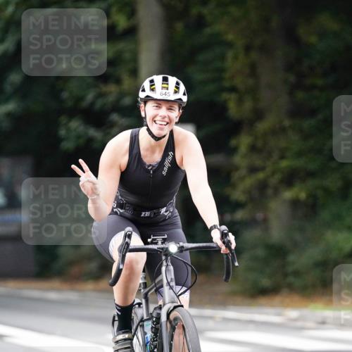 14.09.2025 - Stadtparktriathlon Michael Burmester http://msf.ph/oto/8910183 14.09.2025 10:30:32 Radfahren 586, 596, 620, 642, 645, 697, 699, 700 meine-sportfotos.de