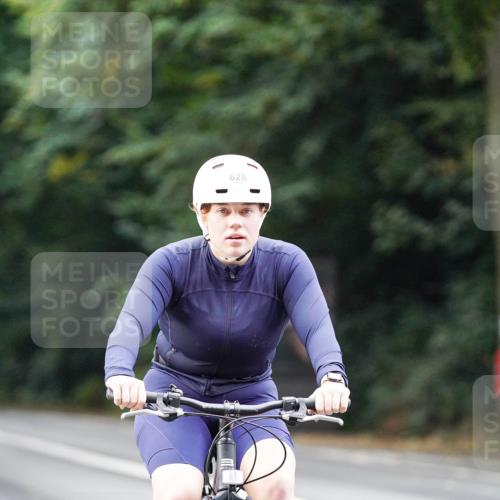 14.09.2025 - Stadtparktriathlon Michael Burmester http://msf.ph/oto/8910222 14.09.2025 10:31:33 Radfahren 628 meine-sportfotos.de