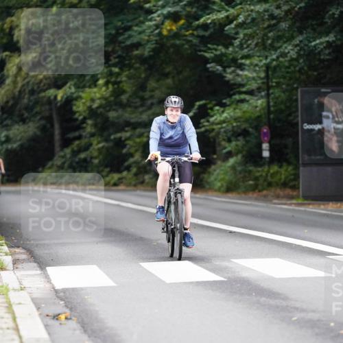 14.09.2025 - Stadtparktriathlon Michael Burmester http://msf.ph/oto/8910249 14.09.2025 10:32:32 Radfahren 698 meine-sportfotos.de