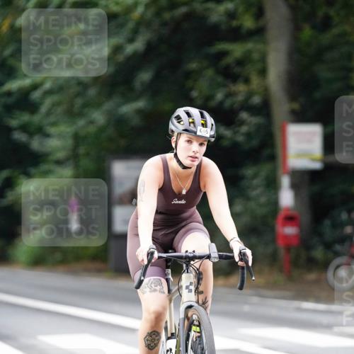 14.09.2025 - Stadtparktriathlon Michael Burmester http://msf.ph/oto/8910252 14.09.2025 10:32:44 Radfahren 646, 701 meine-sportfotos.de