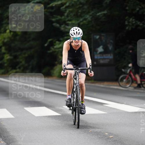 14.09.2025 - Stadtparktriathlon Michael Burmester http://msf.ph/oto/8910253 14.09.2025 10:32:49 Radfahren 646, 701 meine-sportfotos.de