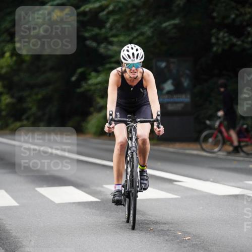 14.09.2025 - Stadtparktriathlon Michael Burmester http://msf.ph/oto/8910254 14.09.2025 10:32:49 Radfahren 646, 701 meine-sportfotos.de