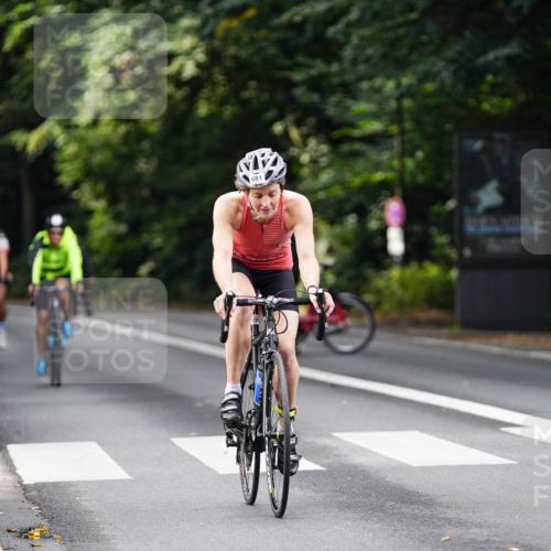14.09.2025 - Stadtparktriathlon Michael Burmester http://msf.ph/oto/8910257 14.09.2025 10:33:02 Radfahren 621, 681, 683 meine-sportfotos.de