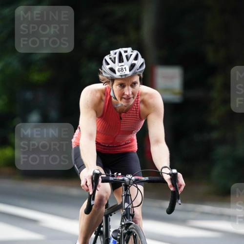 14.09.2025 - Stadtparktriathlon Michael Burmester http://msf.ph/oto/8910258 14.09.2025 10:33:03 Radfahren 621, 681, 683 meine-sportfotos.de