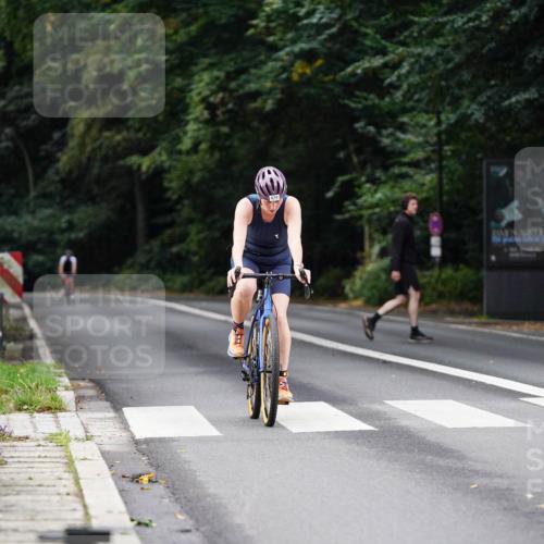 14.09.2025 - Stadtparktriathlon Michael Burmester http://msf.ph/oto/8910263 14.09.2025 10:33:18 Radfahren 678 meine-sportfotos.de