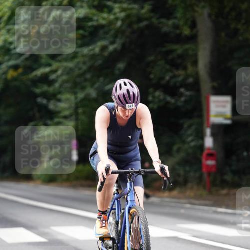 14.09.2025 - Stadtparktriathlon Michael Burmester http://msf.ph/oto/8910265 14.09.2025 10:33:19 Radfahren 678 meine-sportfotos.de