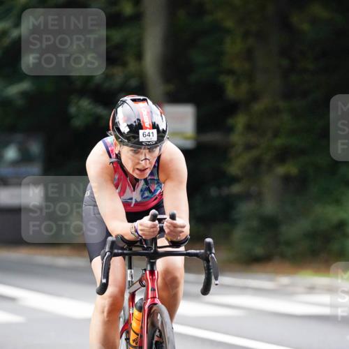 14.09.2025 - Stadtparktriathlon Michael Burmester http://msf.ph/oto/8910273 14.09.2025 10:33:43 Radfahren 641, 665, 674, 695, 735 meine-sportfotos.de