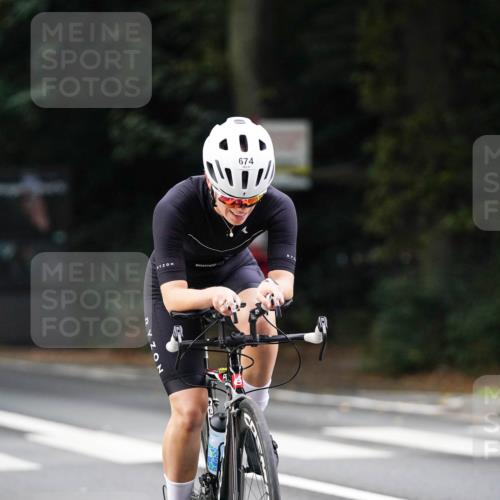 14.09.2025 - Stadtparktriathlon Michael Burmester http://msf.ph/oto/8910279 14.09.2025 10:33:50 Radfahren 557, 638, 665, 674, 735 meine-sportfotos.de