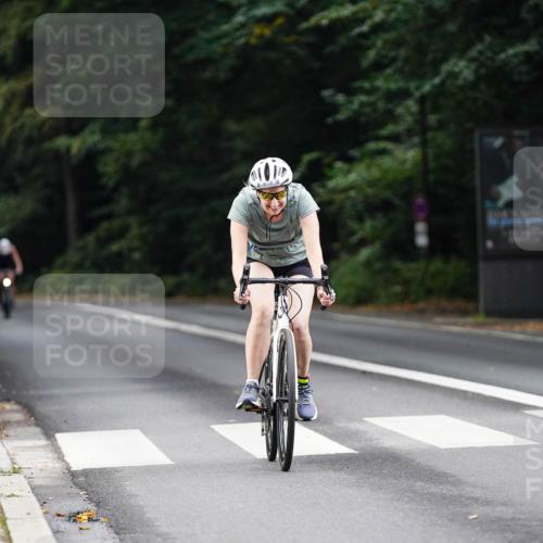 14.09.2025 - Stadtparktriathlon Michael Burmester http://msf.ph/oto/8910285 14.09.2025 10:33:58 Radfahren 557, 638, 663 meine-sportfotos.de