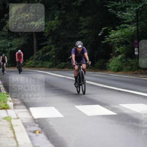 14.09.2025 - Stadtparktriathlon Michael Burmester http://msf.ph/oto/8910292 14.09.2025 10:34:20 Radfahren 692 meine-sportfotos.de