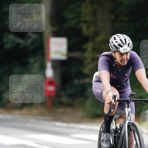 14.09.2025 - Stadtparktriathlon Michael Burmester http://msf.ph/oto/8910293 14.09.2025 10:34:22 Radfahren 692 meine-sportfotos.de