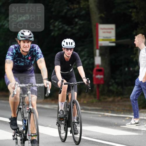 14.09.2025 - Stadtparktriathlon Michael Burmester http://msf.ph/oto/8910321 14.09.2025 10:35:25 Radfahren 627, 693, 710 meine-sportfotos.de