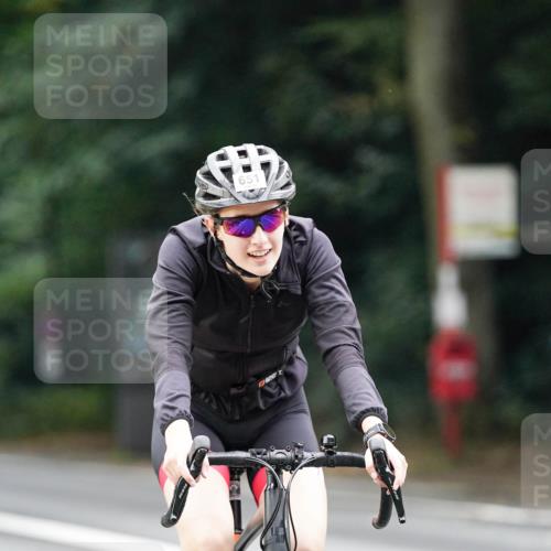 14.09.2025 - Stadtparktriathlon Michael Burmester http://msf.ph/oto/8910326 14.09.2025 10:35:35 Radfahren 651, 718 meine-sportfotos.de