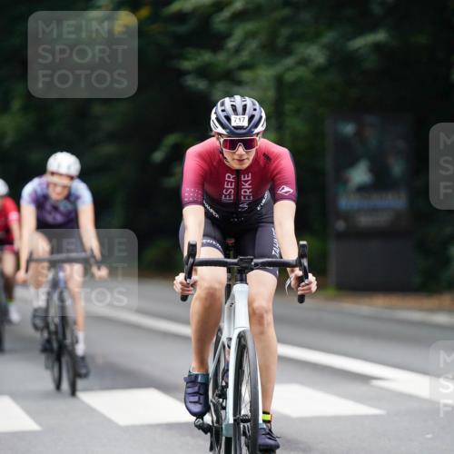 14.09.2025 - Stadtparktriathlon Michael Burmester http://msf.ph/oto/8910359 14.09.2025 10:36:34 Radfahren 686, 717, 720, 817 meine-sportfotos.de